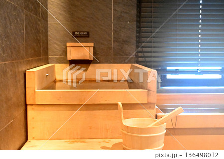 檜風呂の景色 136498012