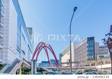 東京都の都市風景　立川駅北口ロータリー 136498130