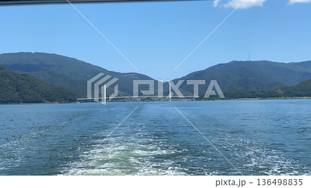 舞鶴湾に架かる白い斜張橋「舞鶴クレインブリッジ」の風景 舞鶴湾に架かる白い斜張橋「舞鶴クレインブリッジ」の風景 136498835