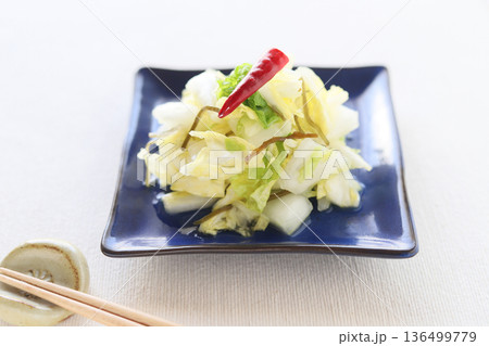 冬野菜を楽しむ!白菜の漬け物 冬野菜を楽しむ!白菜の漬け物 136499779