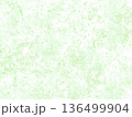 爽やかな新緑グラデーションの水彩手描き和風テクスチャ背景 136499904