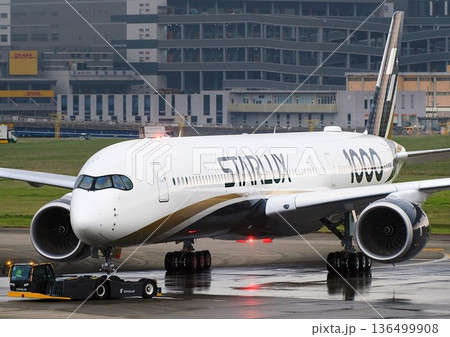スターラックスA350-1000 離陸準備 136499908