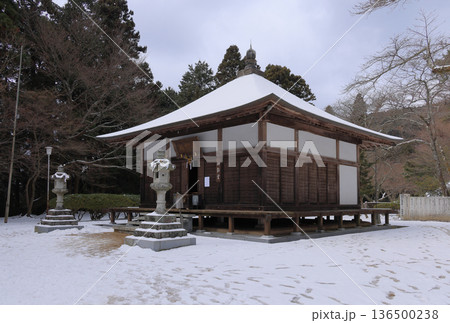 四国遍路の番外霊場。四国別格二十霊場第十五番札所「箸蔵寺」御影堂 136500238