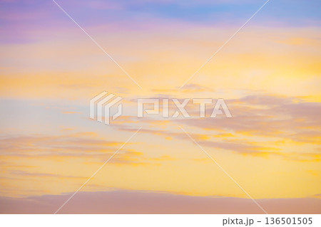 パステル調の朝焼け空 パステル調の朝焼け空 136501505
