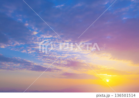 パステル調の朝焼け空 パステル調の朝焼け空 136501514