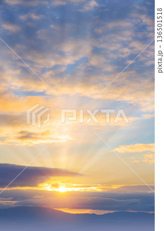 パステル調の朝焼け空 パステル調の朝焼け空 136501518