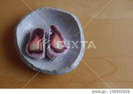 いちご大福(断面) いちご大福(断面) 136502838