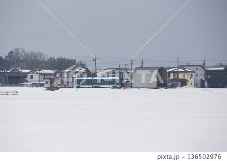 雪の中を走る福武線 雪の中を走る福武線 136502976