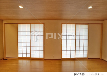 転出後の何もない部屋 136503169