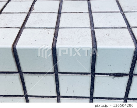目地の入ったタイル 136504296
