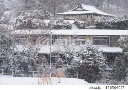 吾妻山麓の雪景色 北矢名の冬景色 吾妻山麓の雪景色 北矢名の冬景色 136506075