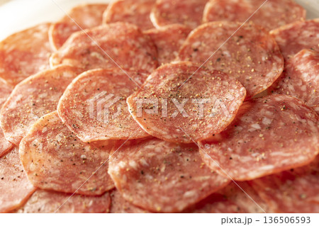美味しいサラミ 美味しいサラミ 136506593