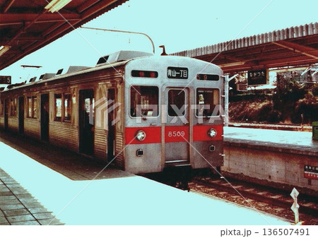 東急田園都市線 長津田駅 8500系 快速青山一丁目行 東急田園都市線 長津田駅 8500系 快速青山一丁目行 136507491