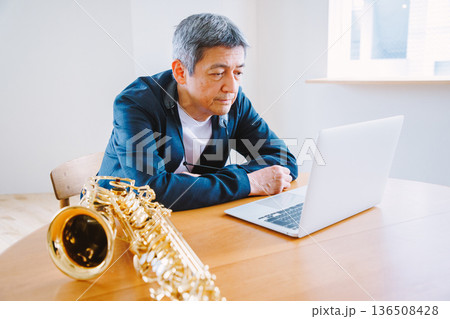 自宅でサックスのオンラインレッスン 136508428