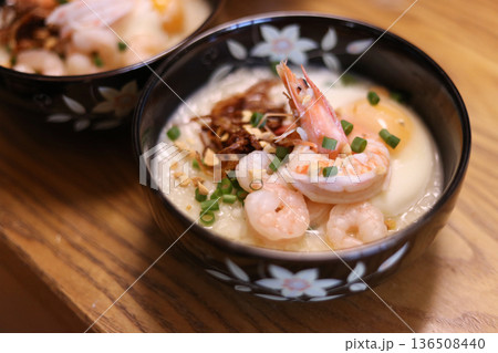 タイ風のエビのお粥 タイ風のエビのお粥 136508440