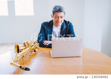 自宅でサックスのオンラインレッスン 自宅でサックスのオンラインレッスン 136508462