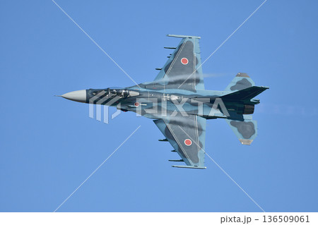 航空自衛隊のF-2戦闘機 136509061