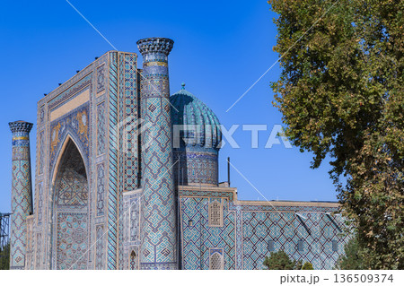 サマルカンドのレギスタン広場 サマルカンドのレギスタン広場 136509374