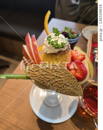 フルーツパフェ フルーツパフェ 136509658