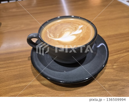 カフェラテ ラテアート カフェラテ ラテアート 136509994
