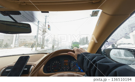 冬道の運転（POV撮影） 136510194