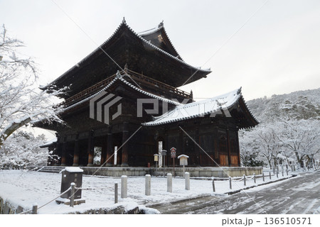 雪の南禅寺 三門 京都市左京区 雪の南禅寺 三門 京都市左京区 136510571