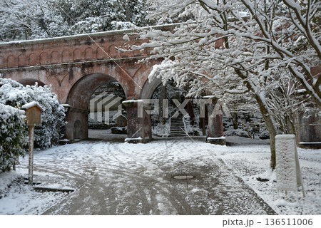 雪の南禅寺　水路閣　京都市左京区 136511006