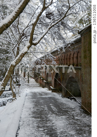 雪の南禅寺 水路閣 京都市左京区 雪の南禅寺 水路閣 京都市左京区 136511008