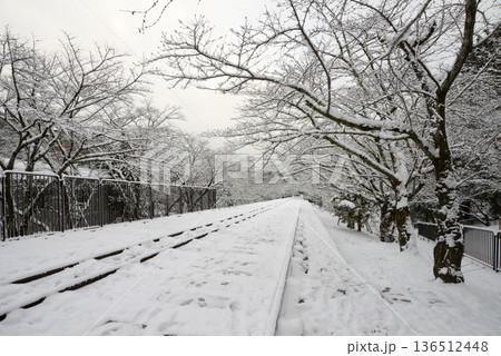 雪のインクライン　京都市左京区 136512448