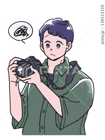 カメラを持ち、困り顔の男性のイラスト 136513159