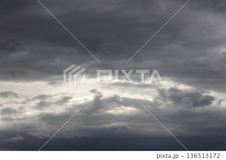 曇り空 曇り空 136513172