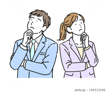 腕組みをして考えるビジネスパーソン　男女 136513540