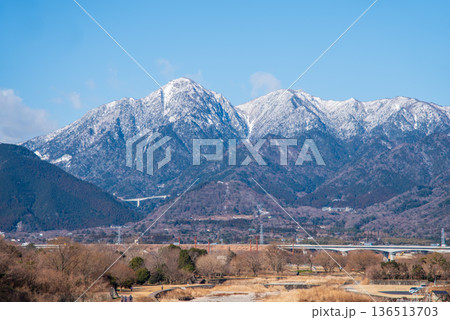 菰野大橋から眺める御在所岳《三重県 菰野町》 136513703