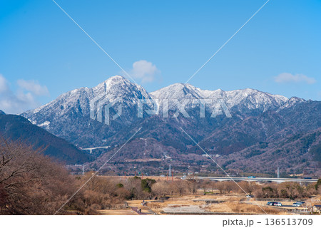 菰野大橋から眺める御在所岳《三重県 菰野町》 136513709