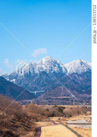菰野大橋から眺める御在所岳《三重県 菰野町》 136513712