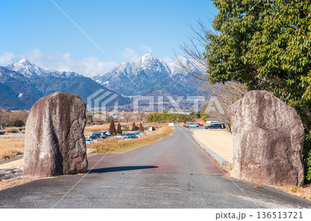 菰野町役場近くから眺める御在所岳《三重県 菰野町》 菰野町役場近くから眺める御在所岳《三重県 菰野町》 136513721