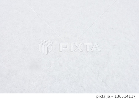 白い雪の背景素材　雪面の質感 136514117