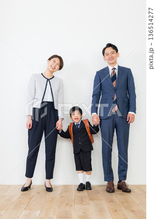 入学式の親子 入学式の親子 136514277