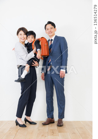 入学式の親子 136514279