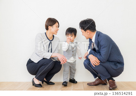 入学式の親子　 136514291