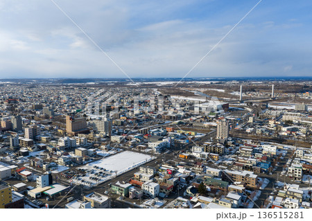 北海道帯広市の冬の市街地俯瞰風景 北海道帯広市の冬の市街地俯瞰風景 136515281