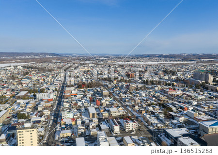 北海道帯広市の冬の市街地俯瞰風景 北海道帯広市の冬の市街地俯瞰風景 136515288