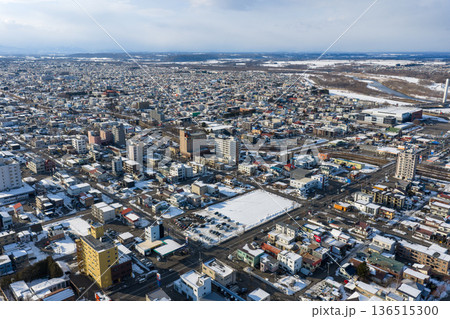 北海道帯広市の冬の市街地俯瞰風景 北海道帯広市の冬の市街地俯瞰風景 136515300