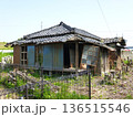 河川敷の近くにあった廃屋 136515546