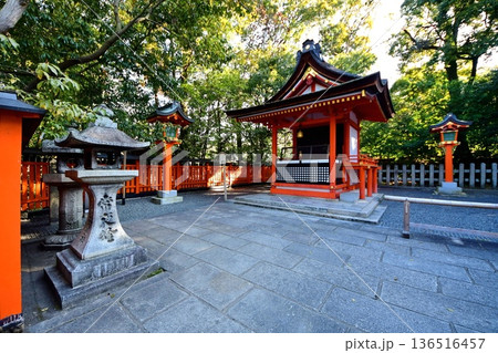 京都府 伏見稲荷大社 白狐社(重要文化財) 京都市伏見区深草藪之内町 2022 年 2月 京都府 伏見稲荷大社 白狐社(重要文化財) 京都市伏見区深草藪之内町 2022 年 2月 136516457