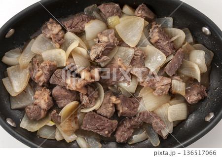 牛肉とタマネギの炒め物 136517066