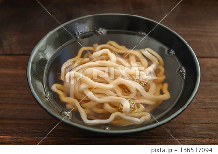 もちもち麺でかけうどん もちもち麺でかけうどん 136517094
