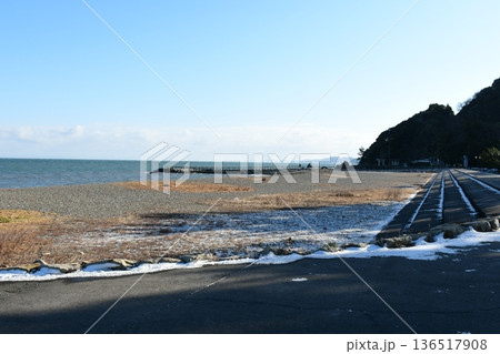 雪の残る 二見浦 雪の残る 二見浦 136517908