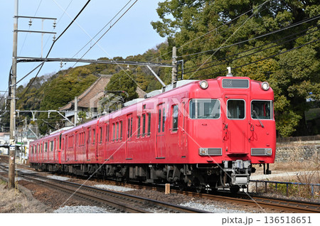 犬山遊園駅を出た名鉄6000系 6044編成 三河ワンマン車 136518651