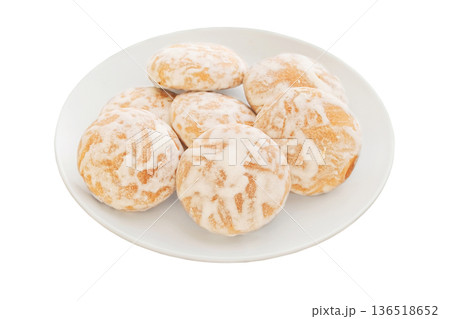 Gingerbread cookies in ceramic plate on a white background. Round spicy sweets for holiday. Romantic sugary biscuit for cafe. Gingerbread cookies in ceramic plate on a white background. Round spicy sweets for holiday. Romantic sugary biscuit for cafe. 136518652